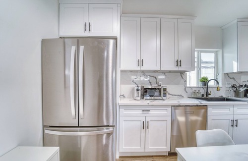 Reseda Casa | NEW! Hart House - Gorgeous 3BR House in Sunny LA