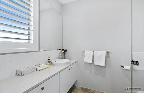 Banksia Beach Casa | New Haven - Eiffel Tower Suite