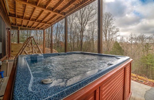 Aska Cabina | New!, Heart of Aska Adventure, Hot Tub, Mountain View
