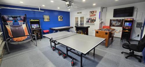 Palma Sola Casa | New Heated Pool+HotTub + 13 min to AMI+ 4BR 20ppl