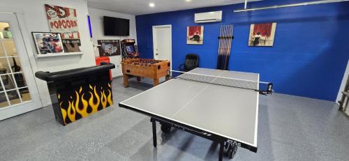 Palma Sola Casa | New Heated Pool+HotTub + 13 min to AMI+ 4BR 20ppl