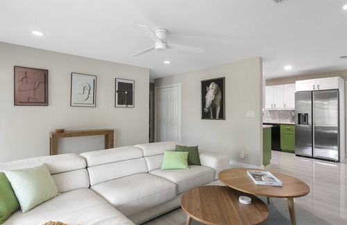 Central Corals Casa | New Heated Pool / Spa Home; Perfect Location!