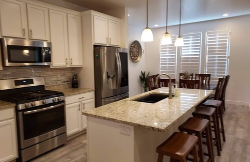 Herriman Casa | New Herriman townhome-pets welcome 2 master suites
