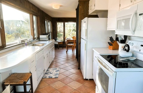 Wellfleet Casa | New! High Tide Hideaway: Waterfront/Dog-Friendly