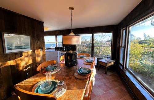Wellfleet Casa | New! High Tide Hideaway: Waterfront/Dog-Friendly