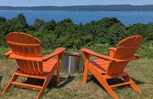 Frankfort Casa | New! Hill Hideaway - Incredible Lakeviews!