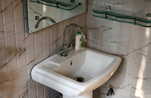 Paharganj Hotel | New Hindustan By Backpackers Heaven
