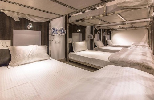 Paharganj Hotel | New Hindustan By Backpackers Heaven