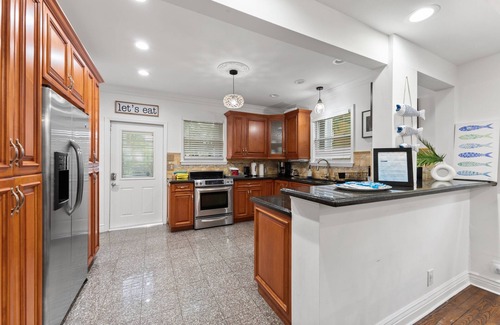 Parker Ridge Casa | NEW! Historic Estate-Heated Pool - Two Guest Houses - Sleep16 - NEAR EVERYTHING