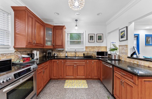 Parker Ridge Casa | NEW! Historic Estate-Heated Pool - Two Guest Houses - Sleep16 - NEAR EVERYTHING