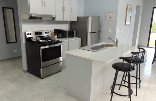 San Isidro de El General Casa | New Home with A/C | Wi-Fi | W&D | Smart TV | Full Kitchen | Pool | Free Parking