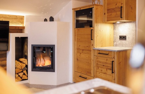Ruhpolding Apartamento | NEW - Hochfelln 65 sqm, balcony, kitchen, 1 bedroom, 1 bed-sitting room, WLAN, 4 pers