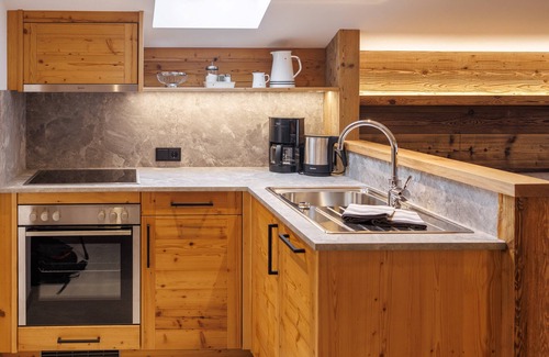 Ruhpolding Apartamento | NEW - Hochfelln 65 sqm, balcony, kitchen, 1 bedroom, 1 bed-sitting room, WLAN, 4 pers