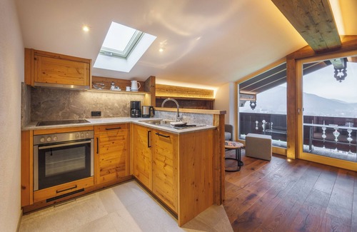 Ruhpolding Apartamento | NEW - Hochfelln 65 sqm, balcony, kitchen, 1 bedroom, 1 bed-sitting room, WLAN, 4 pers