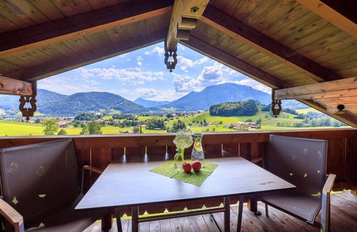 Ruhpolding Apartamento | NEW - Hochfelln 65 sqm, balcony, kitchen, 1 bedroom, 1 bed-sitting room, WLAN, 4 pers