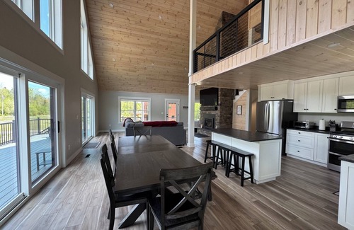 Wyman Casa | New Home ~ 10 minutes from Sugarloaf!