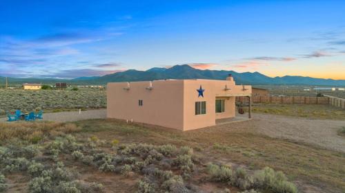 Taos Casa | New Home, Big Views, Hot Tub, Gazebo! - Casa del Sol