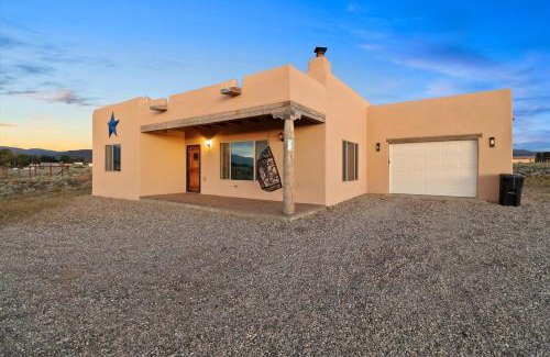 Taos Casa | New Home, Big Views, Hot Tub, Gazebo! - Casa del Sol