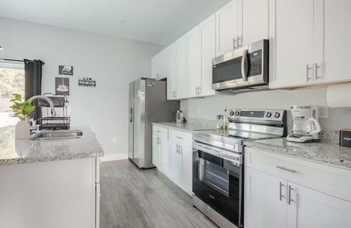 Ocala Casa | New Home - Fenced Yard -Patio - Hammock & More! UNFORGETTABLE STAY
