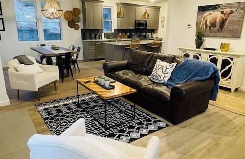 Dahlonega Casa | New Home! Hilltop Hideaway near Historic Dahlonega