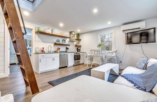 Cape Porpoise Casa | New home in Cape Porpoise center w/guest house!