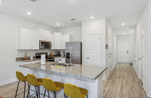 Florida Panhandle Casa | New Home near UWF & PNS Beach!