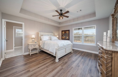 Jones Mills Casa | New Home on 5 acres 10 mins from Oaklawn/Casino/Lake/Shopping with amazing views