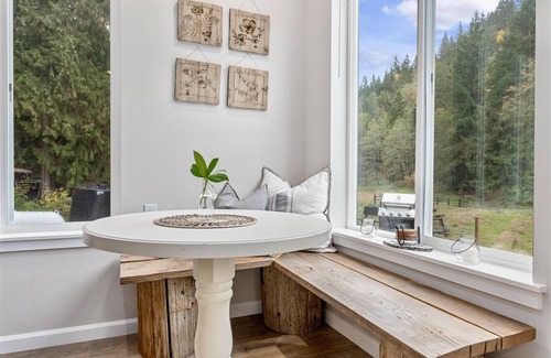 Bellingham Casa | New home on peaceful 5acr +hotub & dry sauna - Close to biking/hiking & downtown