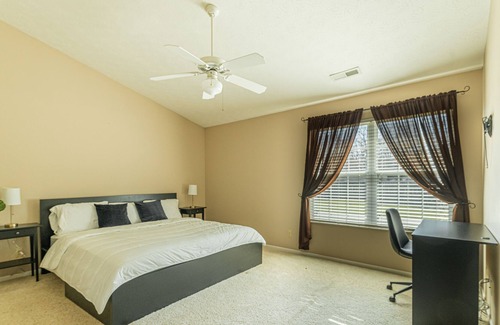 Otterbien Home Casa | New home w huge yard