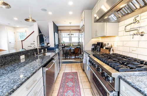 Historic District Cabaña | New Home w Luxe King Suite, Porch Vibes & Parking