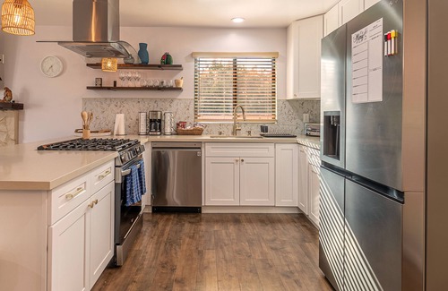 Riverside Casa | New Home W/POOL close to downtown & UCR