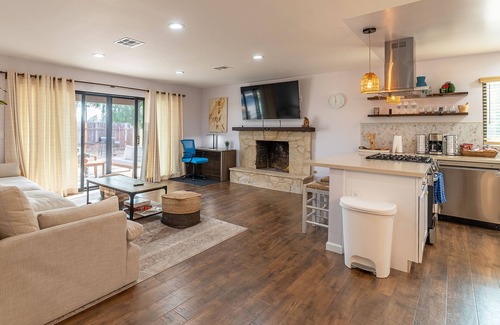 Riverside Casa | New Home W/POOL close to downtown & UCR