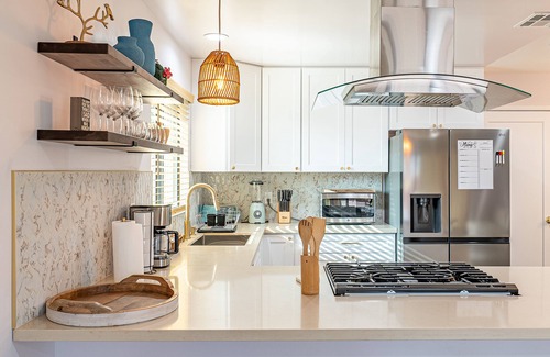 Riverside Casa | New Home W/POOL close to downtown & UCR