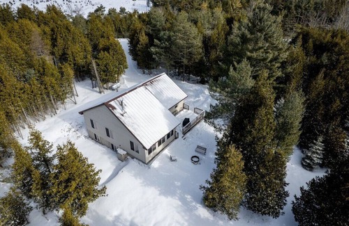 Gills Rock Casa | ** New home w/ wood fireplace, tucked in peaceful woods centrally located !!