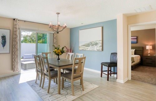 Indian Trails Casa | New home with high-speed WiFi, central AC, and private washer/dryer