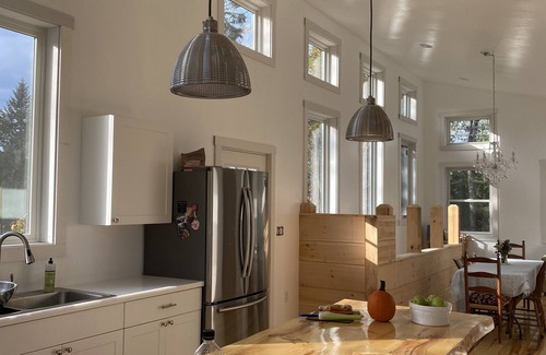 East Burke Casa | New home with mountain views! Great for trail side biking. Monthly discount.