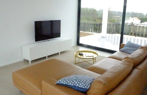 Lourinha Villa | ¡Nuevo hogar con piscina privada en el medio del green!