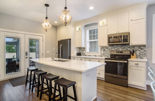 South Haven Casa | Downtown New Home Build ~ Hot Tub ~ ¡Ubicación excepcional para unas vacaciones!