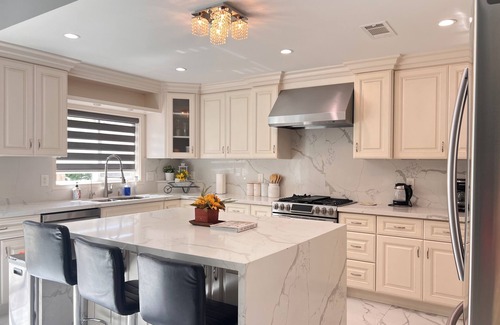 Midway City Casa | NEW HOUSE 4BE/2BA, cute POOL/SPA with slide NEAR BEACH, DISNEYLAND FOR 12!