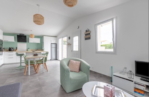 Barbatre Casa | new house located near the pine forest