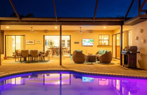 Bradenton Casa | NEW! House of Palms! Private Pool Home! Short Drive to AMI