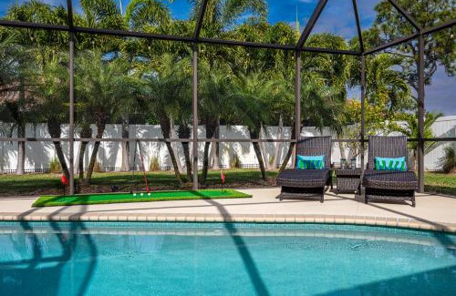 Bradenton Casa | NEW! House of Palms! Private Pool Home! Short Drive to AMI