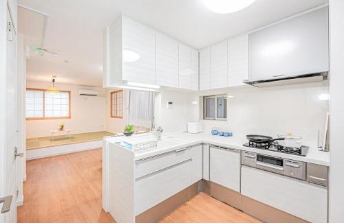 Sumida Apartamento | New house Solamachi Tokyo 5 min walk, Asakusa 2 min away, direct airport access, great for families and groups