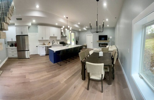 Bass Lake Casa | New house with pickle ball court game room 5 min Bass Lake Knox Indiana!