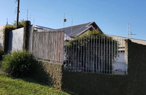 Parolin Casa | Casa nueva con varios estacionamientos