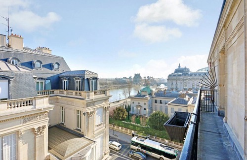Saint-Germain-l'Auxerrois Apartamento | NEW! Huge 1bedroom Flat: Spectacular Seine Views!