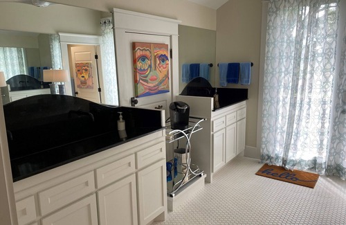 College Park Casa | SUITE BUNK ESPACIOSO para 8 personas. 2 baños TODOS LOS PASOS NUEVOS de Kyle Field