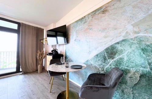 Antonsviertel Apartamento | NEW I GREAT CITY VIEW I 32 FLOOR I BOXSPRINGBED and NETFLIX