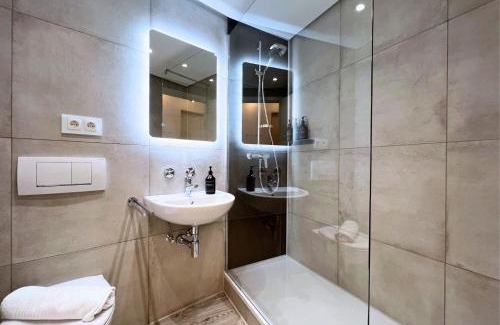 Antonsviertel Apartamento | NEW I GREAT CITY VIEW I 32 FLOOR I BOXSPRINGBED and NETFLIX