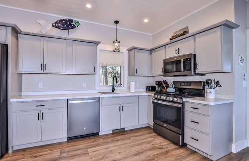 Minocqua Casa | NEW! Immaculate 3 bedroom home on Lake Shishebogama!